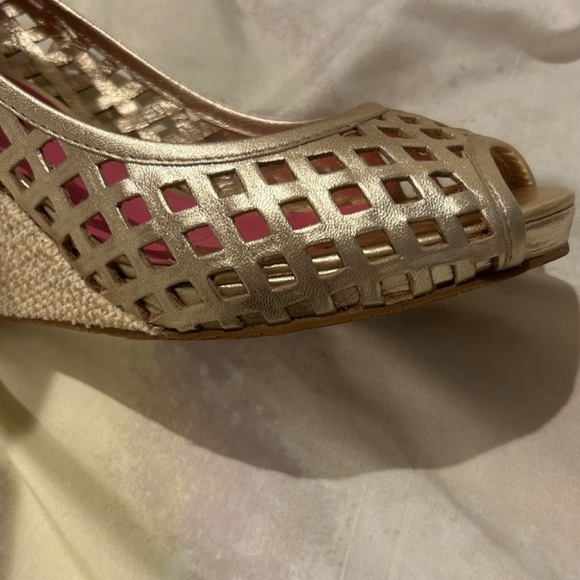 Lilly Pulitzer Gold Leather Resort Chic Basketweave Open Toe Wedge.FIRM PRICE - Picture 8 of 11